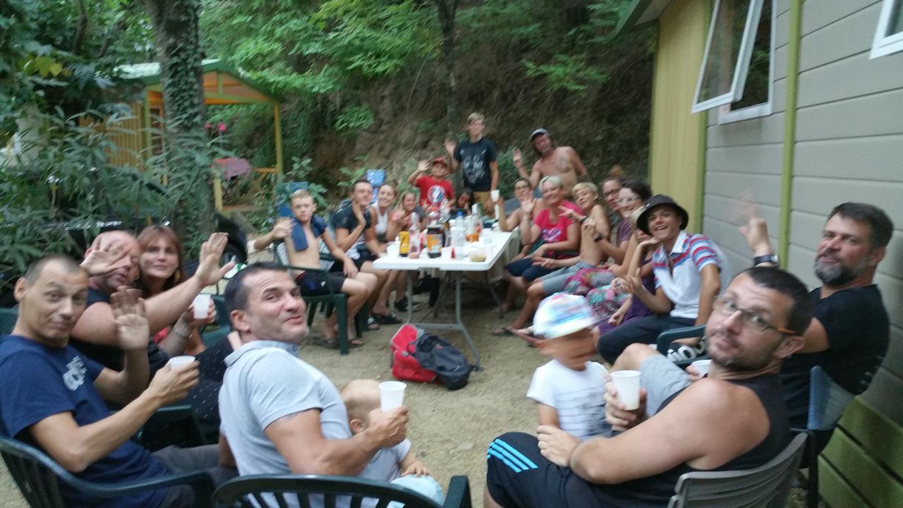 Camping Les Sources Сен-Жан-дю-Гар Экстерьер фото